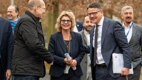 Ministerpräsident Rhein im Gespräch mit dem CEO der Deutschen Flugsicherung, Arndt Schoenemann Ministerpräsident Rhein im Gespräch mit dem CEO der Deutschen Flugsicherung, Arndt Schoenemann