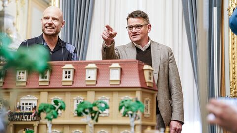 Eröffnung Playmobil-Ausstellung Paulskirche Ministerpräsident Boris Rhein und Künstler Oliver Schaffer