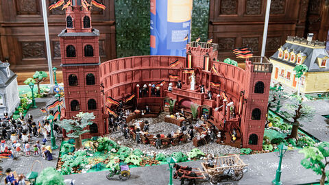 PLAYMOBIL-Ausstellung 175 Jahre Paulskirche Die PLAYMOBIL-Ausstellung zum Paulskirchenjubiläum