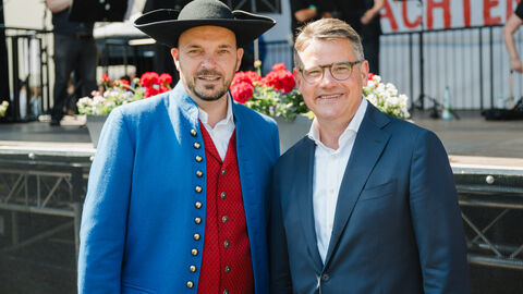 Ministerpräsident Boris Rhein (re.) mit Pfungstadts Bürgermeister Patrick Koch Ministerpräsident Boris Rhein (re.) mit Pfungstadts Bürgermeister Patrick Koch
