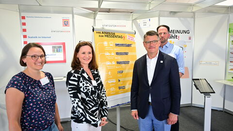 Ministerpräsident Boris Rhein besucht den "Treffpunkt Hessen" auf dem Hessentag. Ministerpräsident Boris Rhein besucht den "Treffpunkt Hessen" auf dem Hessentag.