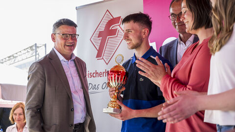 Ministerpräsident Rhein ehrt die Sieger der 5. Hessischen Fleischwurstmeisterschaft Ministerpräsident Rhein ehrt die Sieger der 5. Hessischen Fleischwurstmeisterschaft