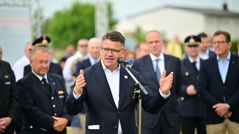 Ministerpräsident Boris Rhein zu Besuch beim „Tag der ehrenamtlichen Einsatzkräfte“ Ministerpräsident Boris Rhein zu Besuch beim „Tag der ehrenamtlichen Einsatzkräfte“