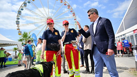 Ministerpräsident Boris Rhein zu Besuch beim „Tag der ehrenamtlichen Einsatzkräfte“ Ministerpräsident Boris Rhein zu Besuch beim „Tag der ehrenamtlichen Einsatzkräfte“