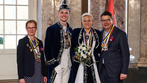 Ministerpräsident Boris Rhein und seine Frau Tanja Raab-Rhein empfangen im Schloss Biebrich in Wiesbaden das Prinzenpaar der Stadt Dreieich, Prinz Florian I. und Prinzessin Norma I. vom KV Die Bremser e.V.; Florian und Norma Ebert Ministerpräsident Boris Rhein und seine Frau Tanja Raab-Rhein empfangen im Schloss Biebrich in Wiesbaden das Prinzenpaar der Stadt Dreieich, Prinz Florian I. und Prinzessin Norma I. vom KV Die Bremser e.V.; Florian und Norma Ebert
