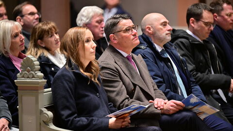 Ministerpräsident Boris Rhein und Landtagspräsidentin Astrid Wallmann nehmen am Gottesdienst in der Marktkirche teil Ministerpräsident Boris Rhein und Landtagspräsidentin Astrid Wallmann nehmen an einem Gottesdienst in Wiesbaden teil