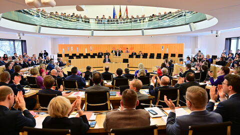 133 Abgeordnete gehören dem neuen Hessischen Landtag an Blick in den Plenarsaal des Hessischen Landtags