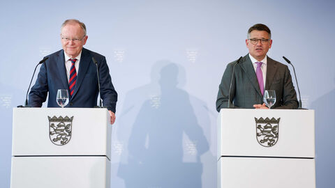 Ministerpräsidentenkonferenz am 20. Juni in Berlin: Pressekonferenz der Ministerpräsidenten Boris Rhein (Hessen, rechts im Bild) und Stephan Weil (Niedersachsen, links im Bild) Ministerpräsidentenkonferenz am 20. Juni in Berlin: Pressekonferenz der Ministerpräsidenten Boris Rhein (Hessen, rechts im Bild) und Stephan Weil (Niedersachsen, links im Bild)