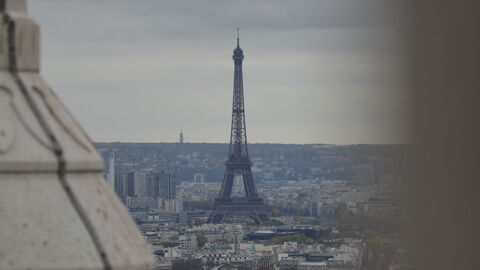Eiffelturm Blick über die Dächer von Paris auf den Eiffelturm