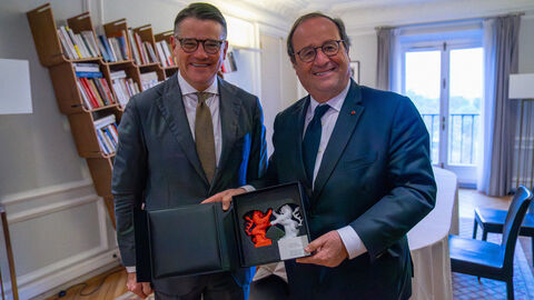 Ministerpräsident Boris Rhein (links) in Paris mit François Hollande, ehemaliger Staatspräsident und Mitglied der Nationalversammlung Ministerpräsident Boris Rhein (links) in Paris mit François Hollande, ehemaliger Staatspräsident und Mitglied der Nationalversammlung