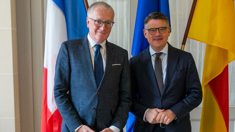 Ministerpräsident Boris Rhein (rechts) in Paris mit Stephan Steinlein, Deutscher Botschafter in Frankreich und Monaco Ministerpräsident Boris Rhein (rechts) in Paris mit Stephan Steinlein, Deutscher Botschafter in Frankreich und Monaco