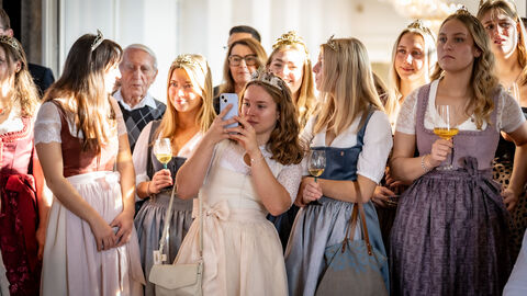 Königinnen und Prinzessinnen während des Empfangs