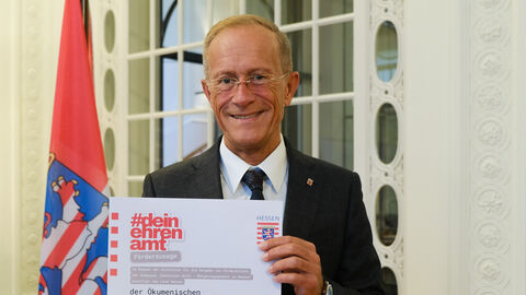 CdS Axel Wintermeyer mit einem Förderbescheid CdS Axel Wintermeyer mit einem Förderbescheid