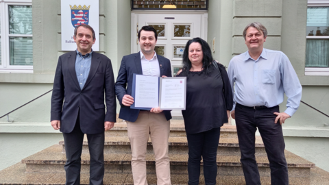 Kultusminister Lorz überreicht 13.000 Euro an die „Roten Herolde Wiesbaden“ Kultusminister Lorz überreicht 13.000 Euro an die „Roten Herolde Wiesbaden“