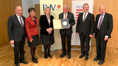 Verleihung der BdV-Ehrenplakette an den Hessischen Ministerpräsidenten Volker Bouffier Verleihung der BdV-Ehrenplakette an den Hessischen Ministerpräsidenten Volker Bouffier