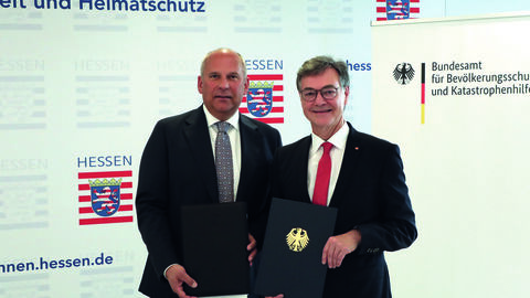 Innenminister Roman Poseck und Präsident des BBK Ralph Tiesler unterzeichnen Kooperationsvereinbarung Bevölkerungsschutztag 2024